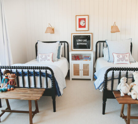 secondary bedroom with twin beds